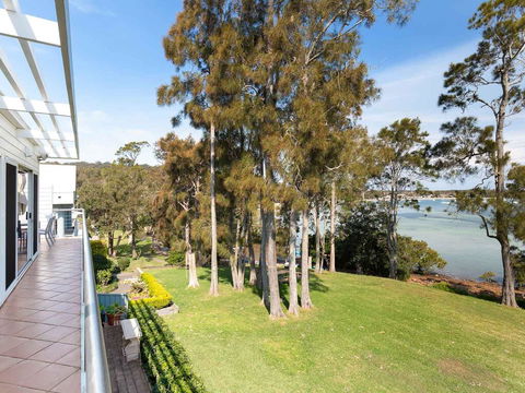 Unit 1 44 Danalene Pde Fantastic Waterfront Property With Air Con - Accommodation BNB 0