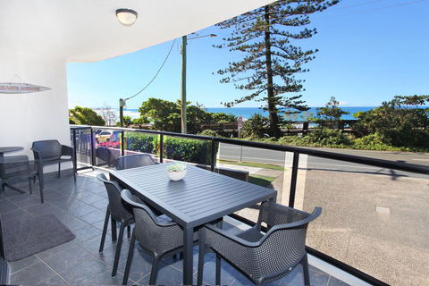 Unit 1 Phoenix Apartments, Coolum Beach - Accommodation BNB 1