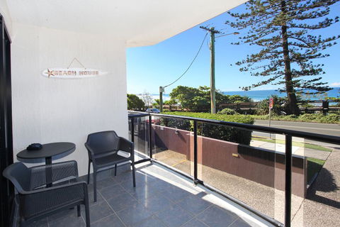 Unit 1 Phoenix Apartments, Coolum Beach - Accommodation BNB 2