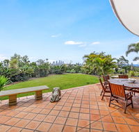 Unrivaled Ocean and City views from Resort Style 3bed with Garden - Accommodation BNB