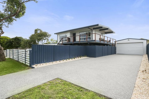 Upstairs Cottage On Beachurst - Accommodation BNB 1