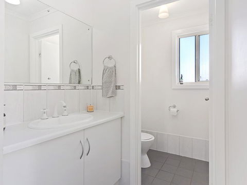 VALLEY VIEWS - 10 Valley Heights Drive - Accommodation BNB 1