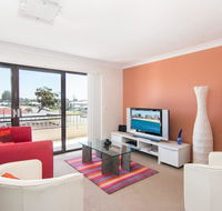 Villa Capri 3 Just a Hop Skip and Jump to Bowling Club - Accommodation BNB