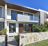 Villa Capri Waterside at Trinity Point - Accommodation BNB