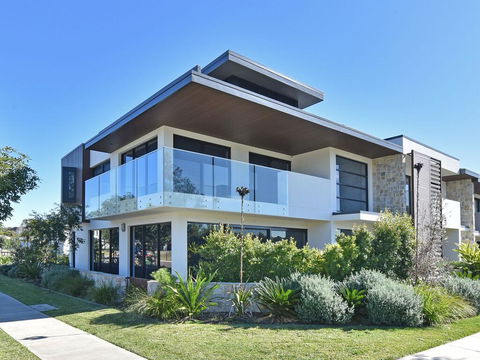 Villa Sorrento Waterside At Trinity Point - Accommodation BNB 0