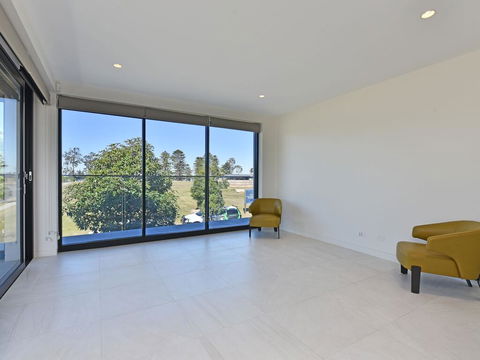 Villa Sorrento Waterside At Trinity Point - Accommodation BNB 3