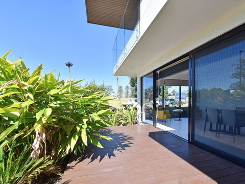 Villa Sorrento Waterside At Trinity Point - Accommodation BNB 2