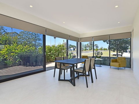 Villa Sorrento Waterside At Trinity Point - Accommodation BNB 1