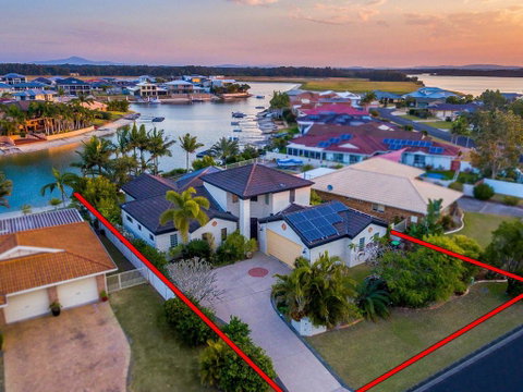 Vista Del Mare - 81 Witonga Drive Yamba Family Home On Water. - Accommodation BNB 2