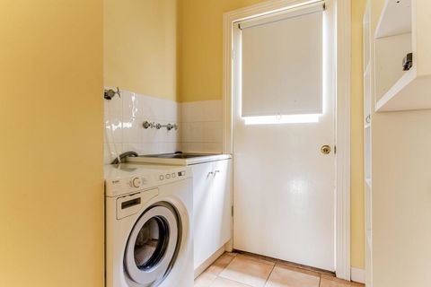 WALKIN' ON SUNSHINE - Accommodation BNB 3