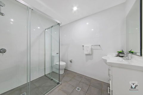 WARRICK FRAM 3 BEDS APT FREE PARKING WALK TO WESTFIELD CLOSE TO HOSPITAL NWF003 - Accommodation BNB 3