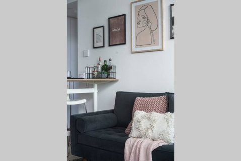 Waterfront Apt On Mel Collins Street#3 - Accommodation BNB 1