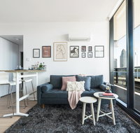 Waterfront apt on Mel Collins Street3 - Accommodation BNB