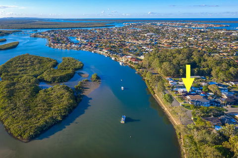 Waterfront Family House - Accommodation BNB 2
