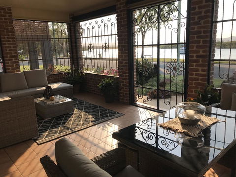 Waterfront Family House - Accommodation BNB 0