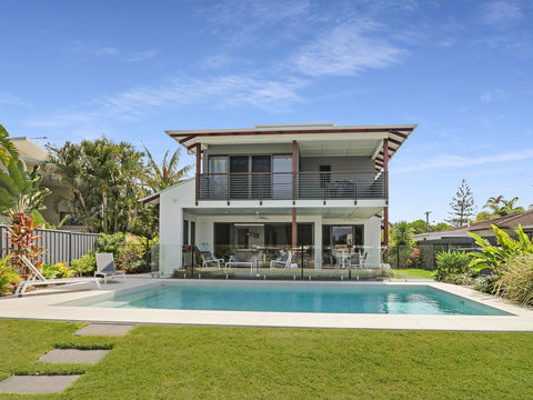 WATERFRONT HOME BORDERING MOOLOOLABA - Accommodation BNB 0
