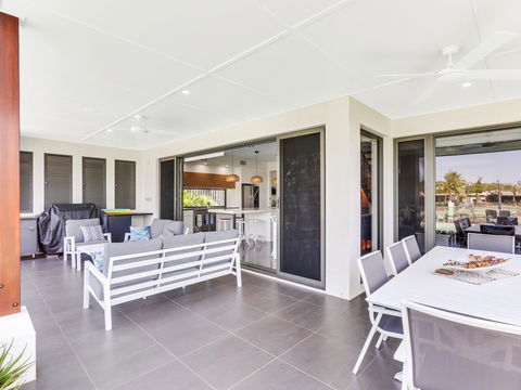WATERFRONT HOME BORDERING MOOLOOLABA - Accommodation BNB 2
