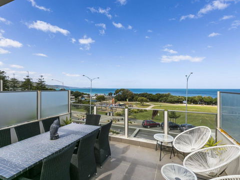WATERFRONT THREE- In The Heart Of Lorne - Accommodation BNB 0