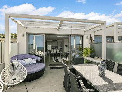 WATERFRONT THREE- In The Heart Of Lorne - Accommodation BNB 1