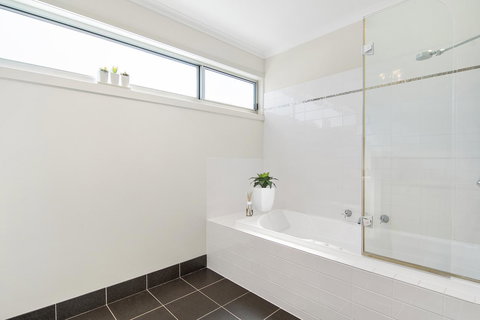 Bask At The Glade - Rejuvenate Stays - Accommodation BNB 5