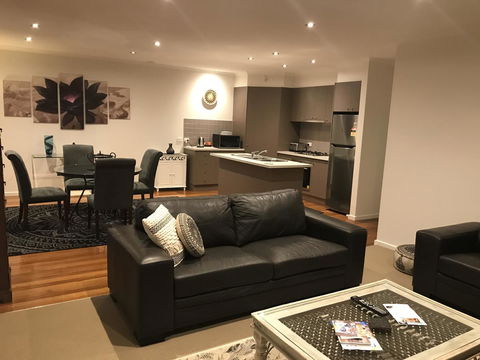 Black Lotus Townhouse - Accommodation BNB 3