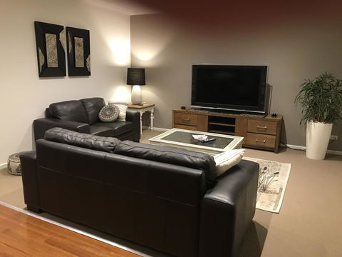 Black Lotus Townhouse - Accommodation BNB 7
