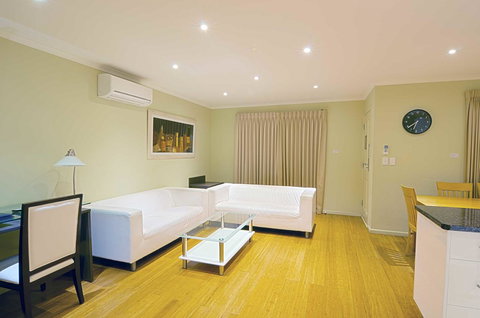 Buckingham Apartments - Accommodation BNB 4