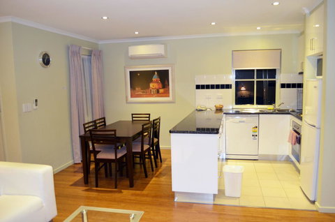 Buckingham Apartments - Accommodation BNB 13
