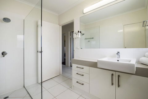 Sunseeker Holiday Apartments - Accommodation BNB 35