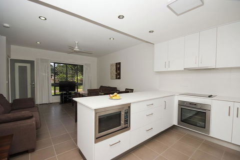 Woodville Beach Townhouse 6 - Accommodation BNB 4