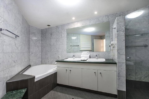 Emerald Noosa - Accommodation BNB 10