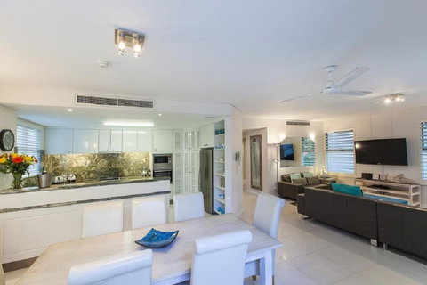 Emerald Noosa - Accommodation BNB 9