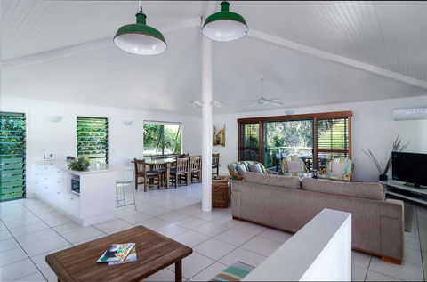The Retreat Beach Houses - Accommodation BNB 1