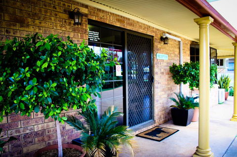 Clermont Country Motor Inn - Accommodation BNB 1
