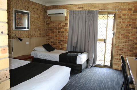 Clermont Country Motor Inn - Accommodation BNB 2