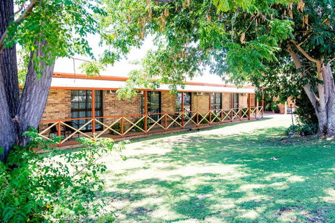Clermont Country Motor Inn - Accommodation BNB 4