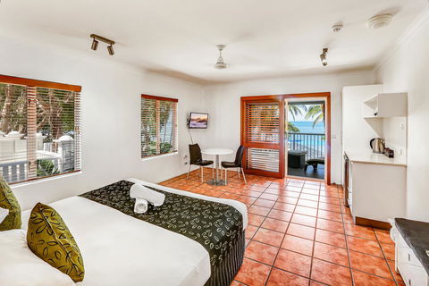 Paradise On The Beach Resort - Accommodation BNB 16