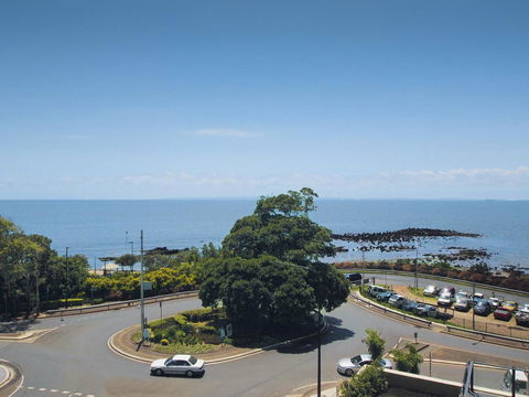 Oaks Redcliffe Mon Komo Suites - Accommodation BNB 2
