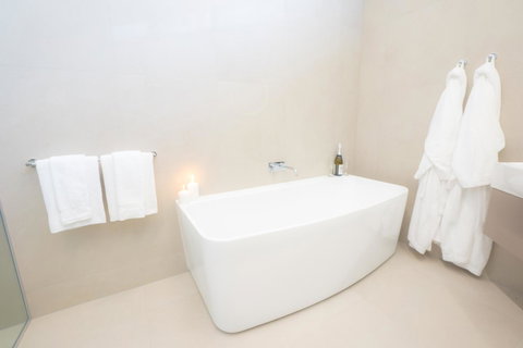 Pacific Hotel Cairns - Accommodation BNB 23