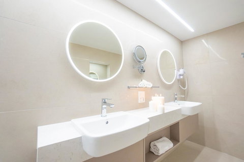 Pacific Hotel Cairns - Accommodation BNB 24