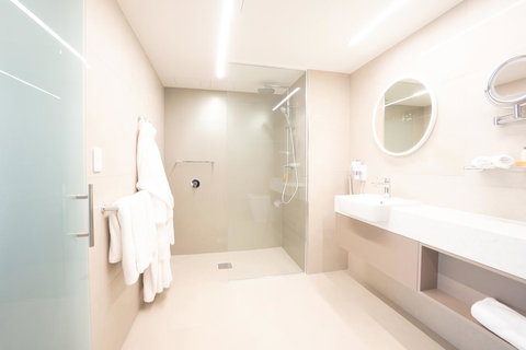 Pacific Hotel Cairns - Accommodation BNB 5