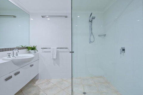 Noosa Tropicana - Accommodation BNB 24