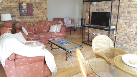 Surfers Chalet - Accommodation BNB 24