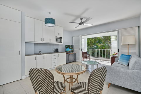 Palm Cove Paradise - Couples Spa Beach Getaway - Accommodation BNB 0