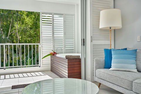 Palm Cove Paradise - Couples Spa Beach Getaway - Accommodation BNB 8