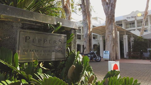 Palm Cove Paradise - Couples Spa Beach Getaway - Accommodation BNB 2