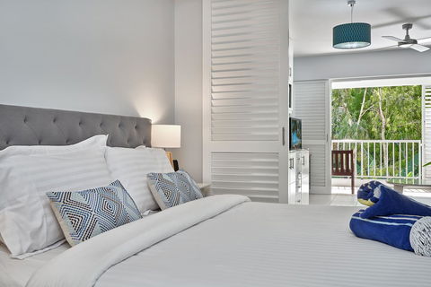 Palm Cove Paradise - Couples Spa Beach Getaway - Accommodation BNB 7