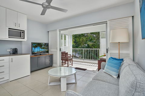 Palm Cove Paradise - Couples Spa Beach Getaway - Accommodation BNB 11