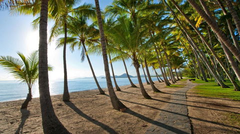 Palm Cove Paradise - Couples Spa Beach Getaway - Accommodation BNB 24