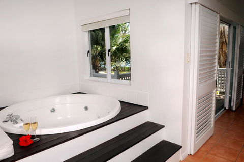 The Reef House Adults Retreat - Enjoy 28 Complimentary Inclusions - Accommodation BNB 28